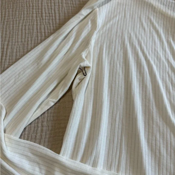 ALO Yoga ribbed long sleeve - Picture 8 of 9